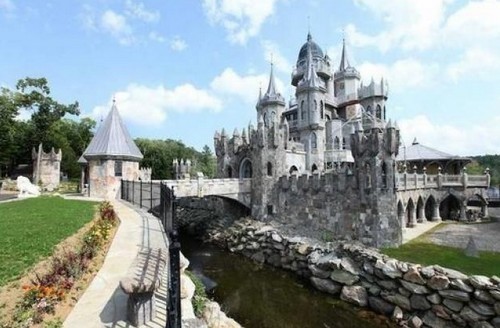 Vivere come in una favola nel castello della strega cattiva e delle principesse (fotogallery)