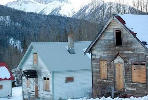 Un'immobiliare cinese acquista una città fantasma in Canada per costruire un parco a tema (fotogallery)
