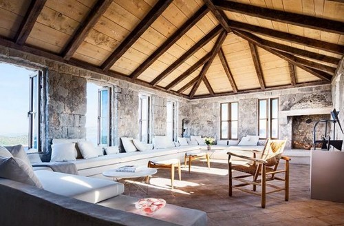 In Croazia un’antica fortezza trasformata in un meraviglioso rifugio per perdersi nel pieno del mar adriatico (fotogallery)