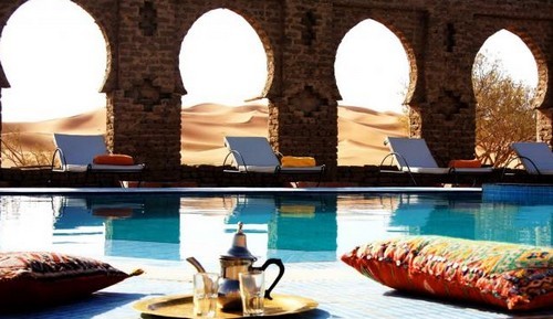 Soggiornare in un’oasi rinfrescante nel deserto del Sahara (fotogallery)