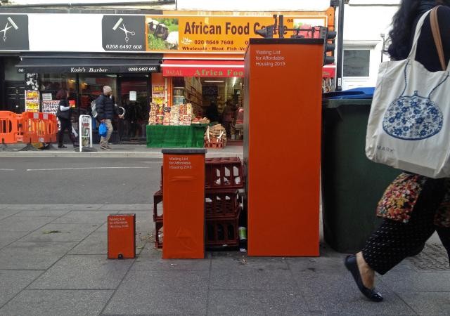 Otto opere di "street art" che spiegano la crisi immobiliare agli abitanti di Londra 