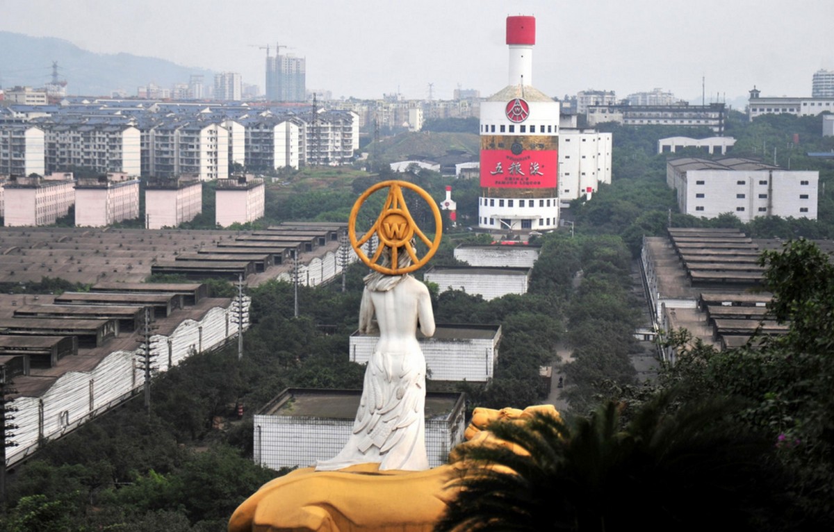 Gli edifici più strani e curiosi nati dalla fantasia di alcuni magnati cinesi (Fotogallery)