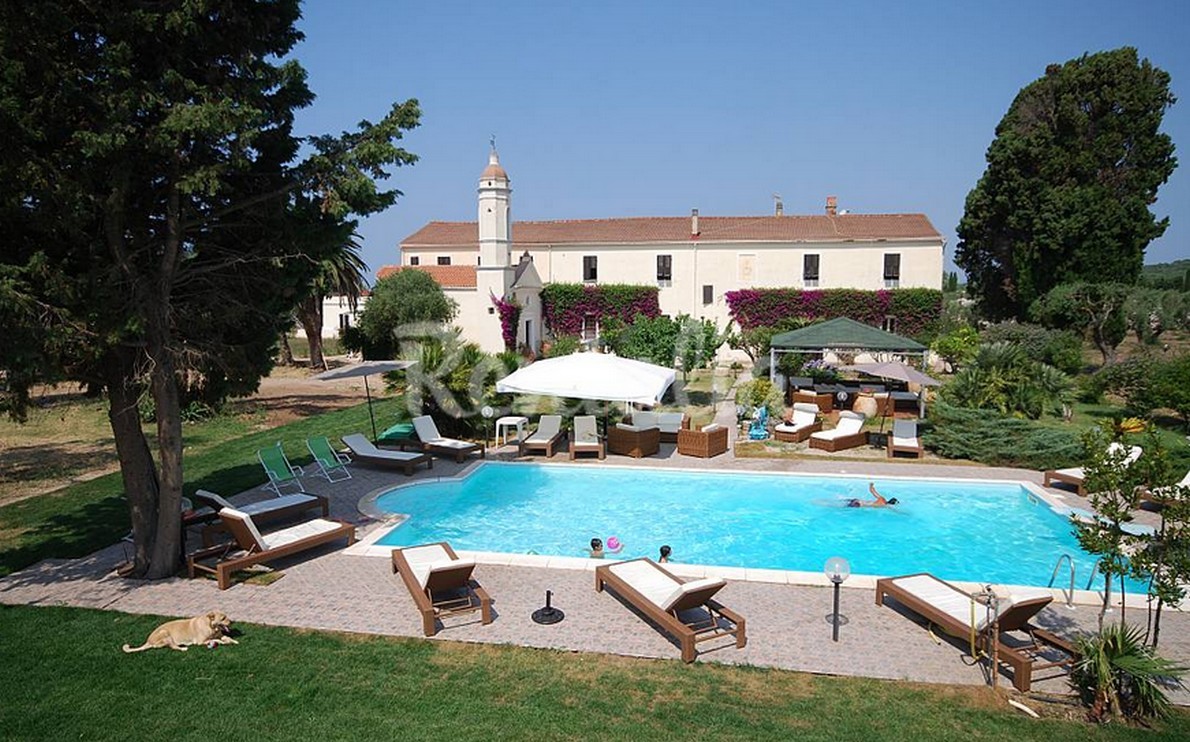 Alghero vacanze al mare in un’antica residenza con piscina (Fotogallery)