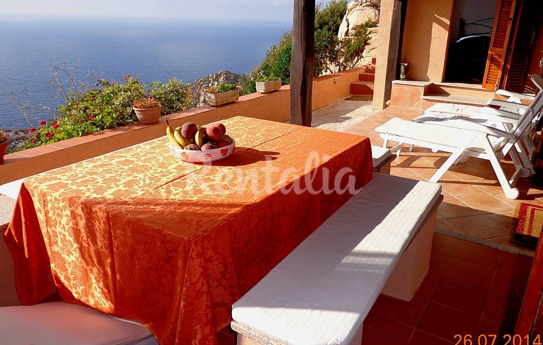 Un angolo di "Paradiso" tra il mare turchese e le scogliere scolpite dal vento della Sardegna (fotogallery)