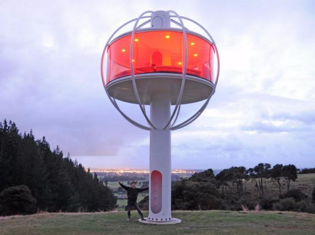 La curiosa storia dell’ingegnere che ha impiegato 3 anni per costruire un “rifugio tecnologico” (Fotogallery)