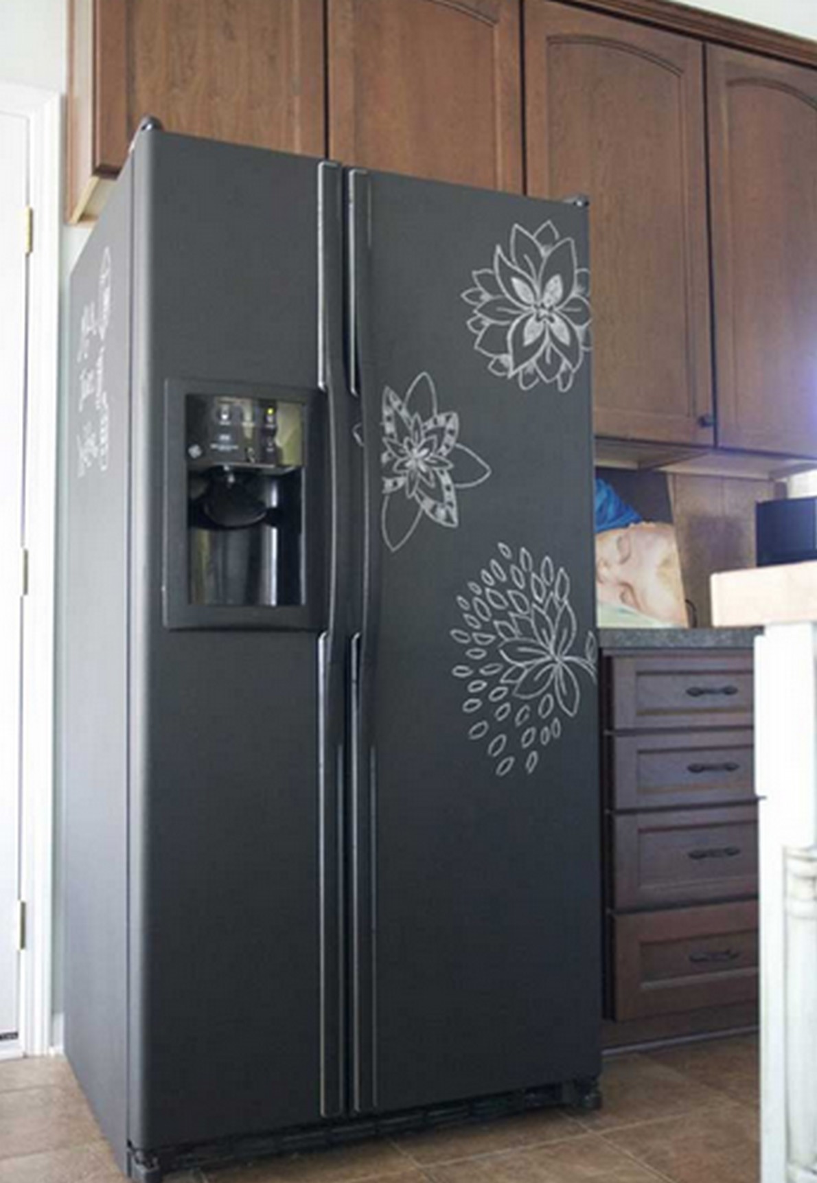 Ecco 10 idee creative per trasformare i mobili e le pareti in lavagne giganti (Foto)