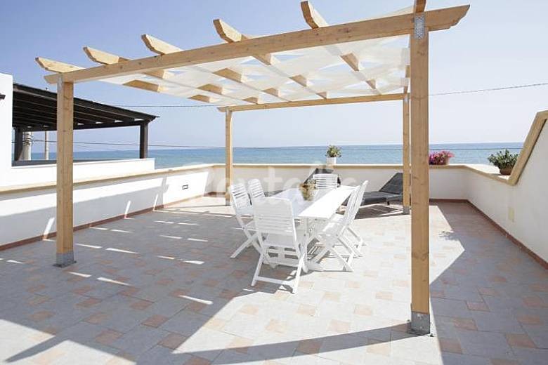 Una villa vista mare a Trapani in una delle spiagge più incontaminate d'Italia (fotogallery)