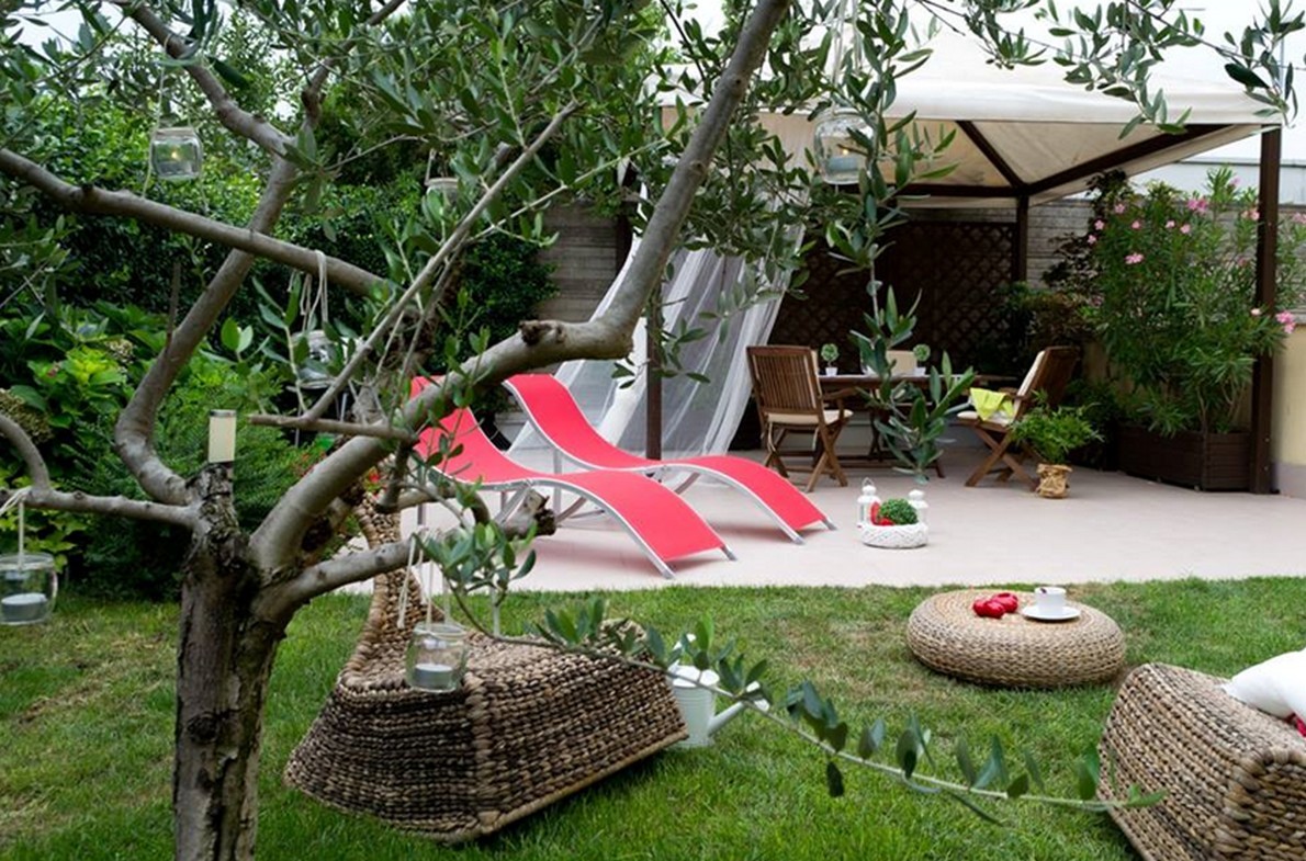 Come trasformare un giardino in un salotto all'aperto (foto)
