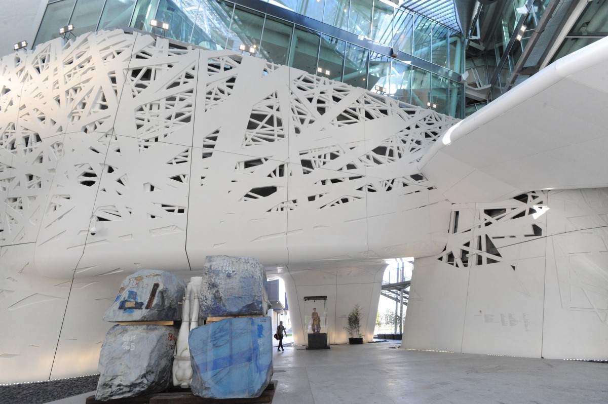 palazzo_italia_piazza_interna_1