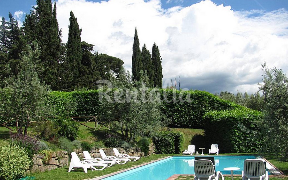 Nel cuore del Chianti, in Toscana, una villa con piscina (Fotogallery)