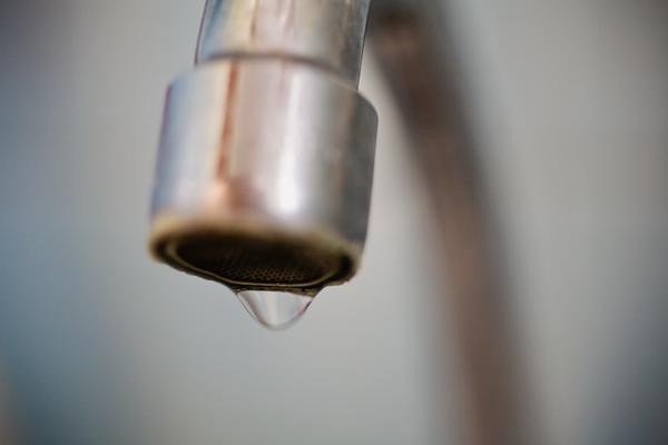 Risparmio idrico in casa, 10 semplici mosse per non sprecare acqua