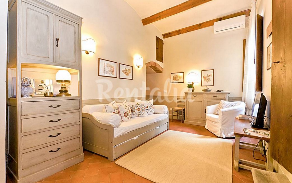 Nel cuore di Firenze un romantico e curato appartamento (Fotogallery)