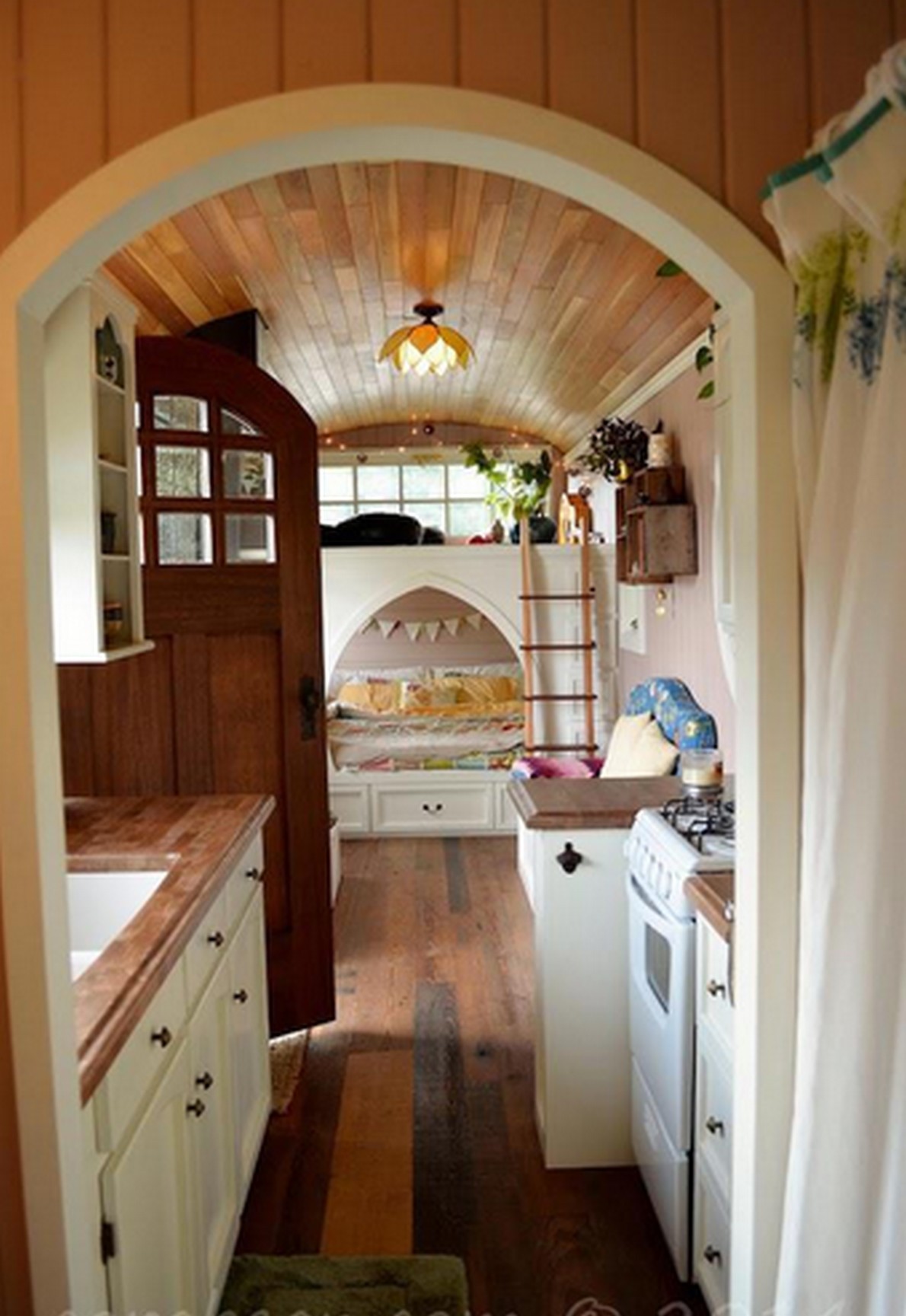 Ecco alcune idee per trasformare un vecchio autobus in una casa mobile (Fotogallery)