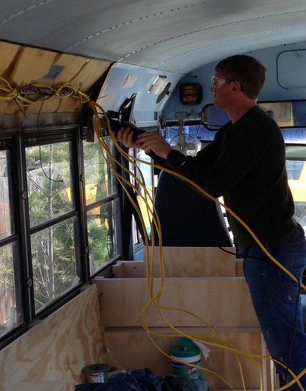 Ecco alcune idee per trasformare un vecchio autobus in una casa mobile (Fotogallery)
