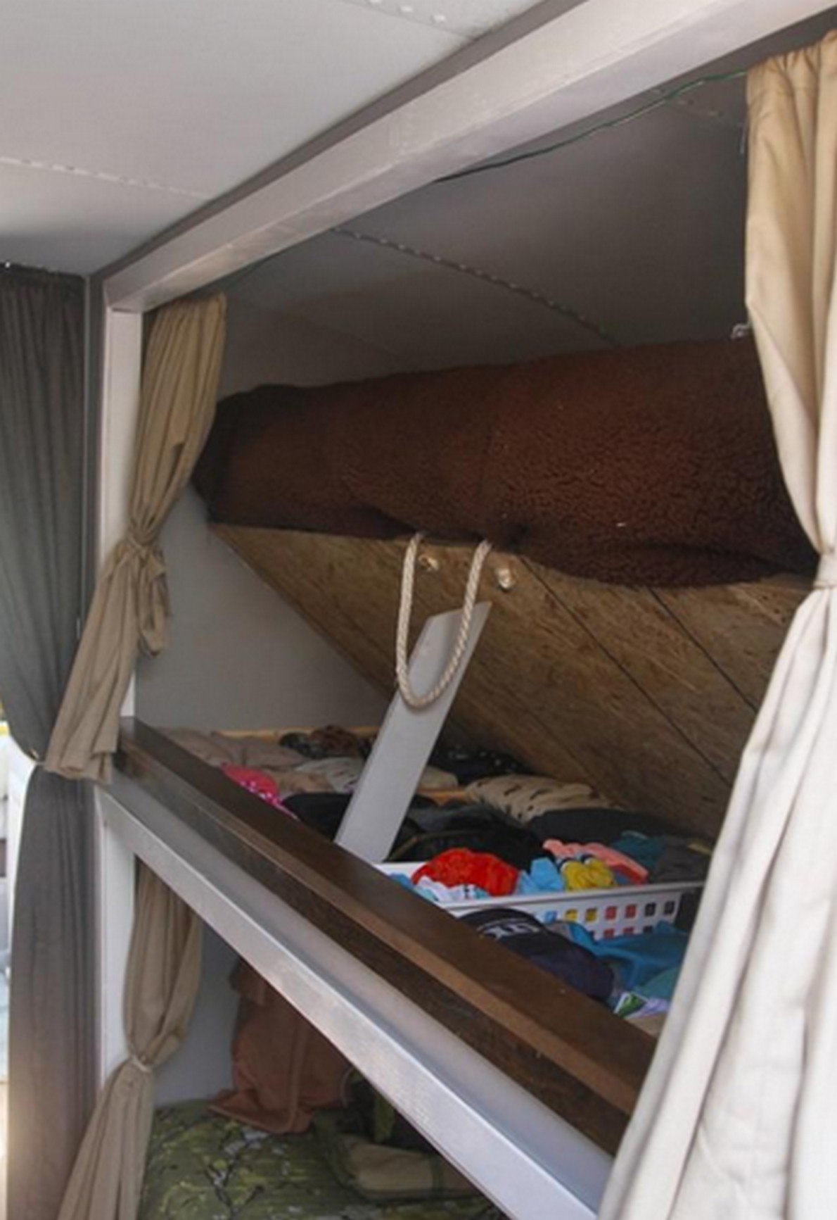 Ecco alcune idee per trasformare un vecchio autobus in una casa mobile (Fotogallery)