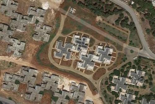 Architettura shock a Brindisi: Google maps scopre ville a forma di svastica