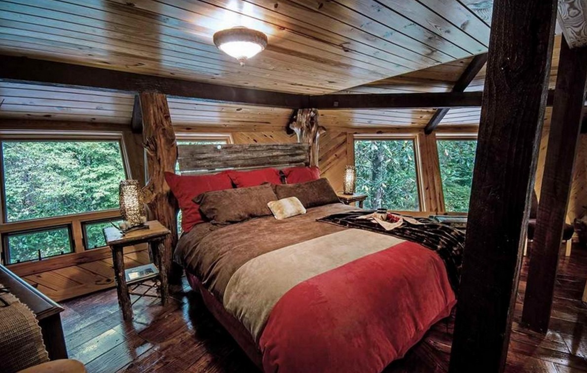 la stanza da letto della casa sull'albero
