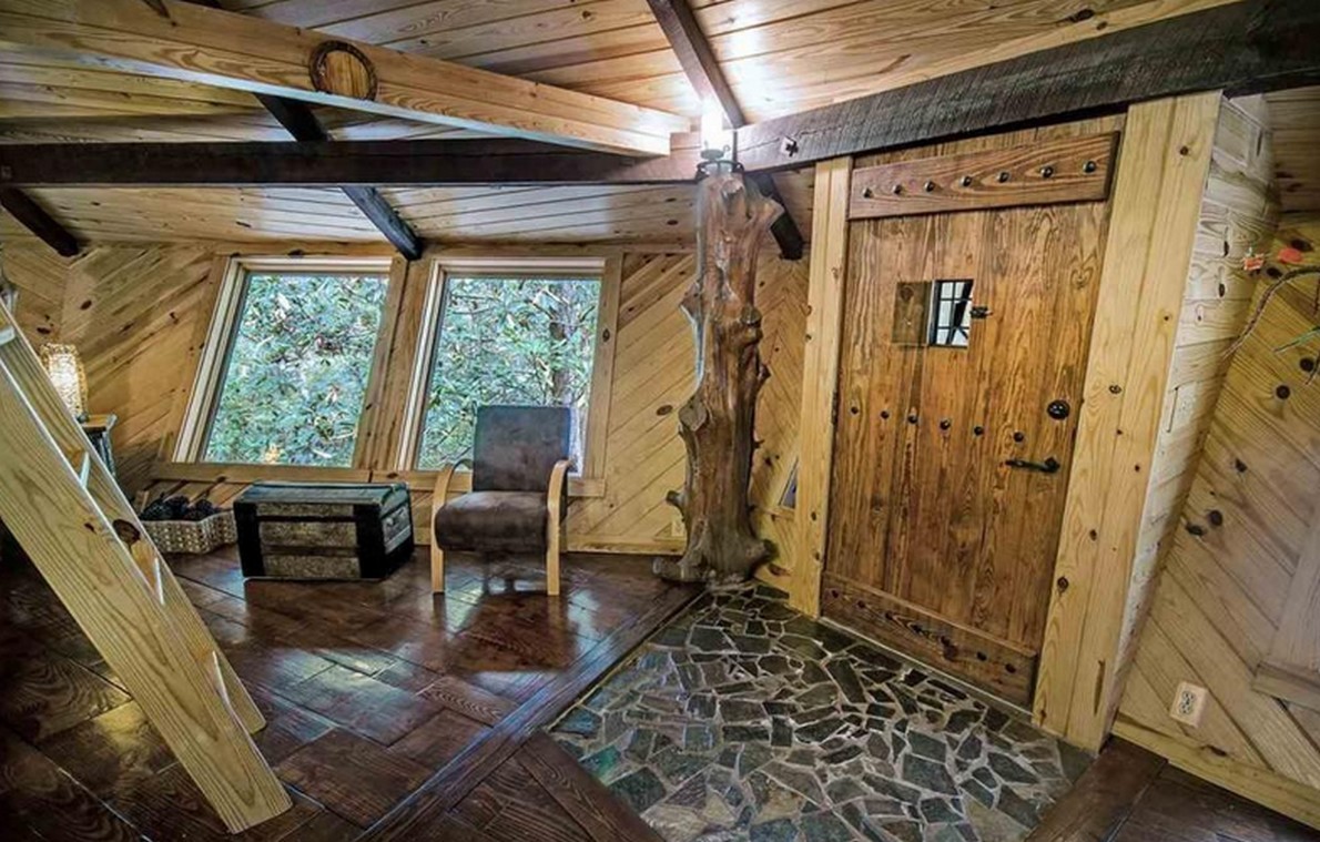 rifiniture in legno di cipresso della casa