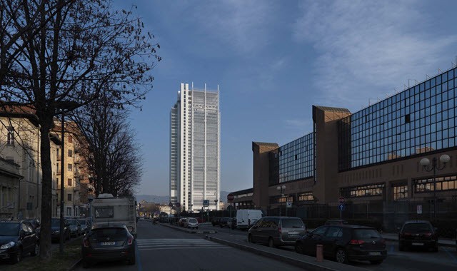 un'immagine del grattacielo Sanpaolo a Torino