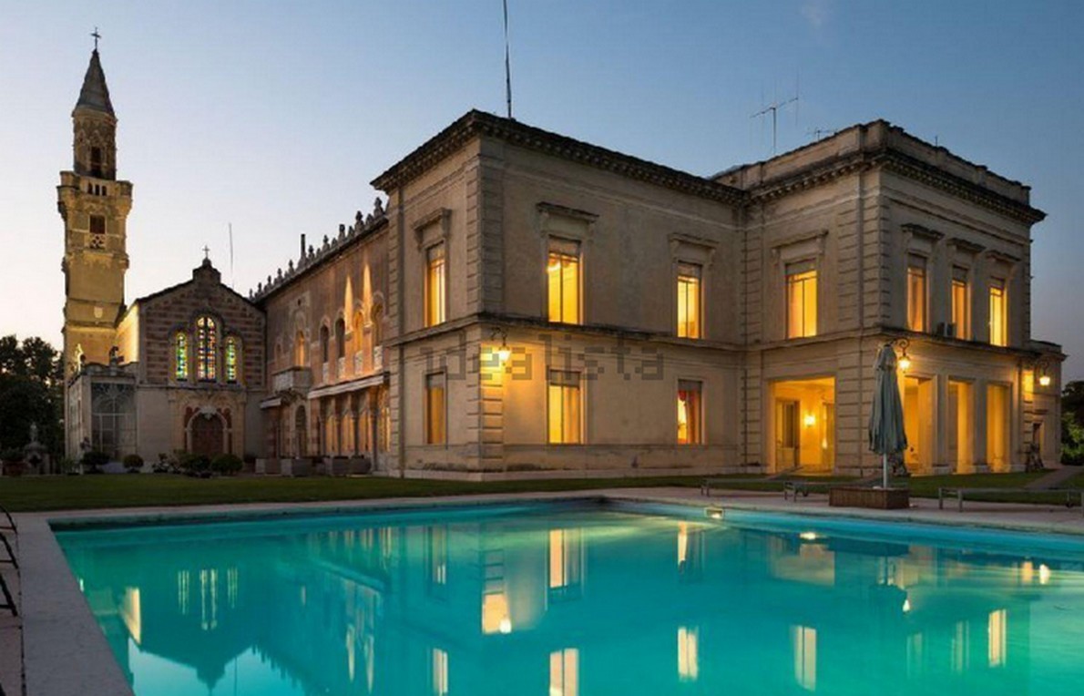 la casa di lusso con piscina a Verona 
