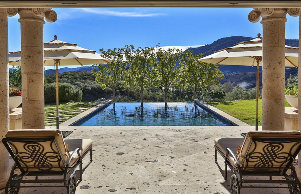 La piscina della casa di lusso in California