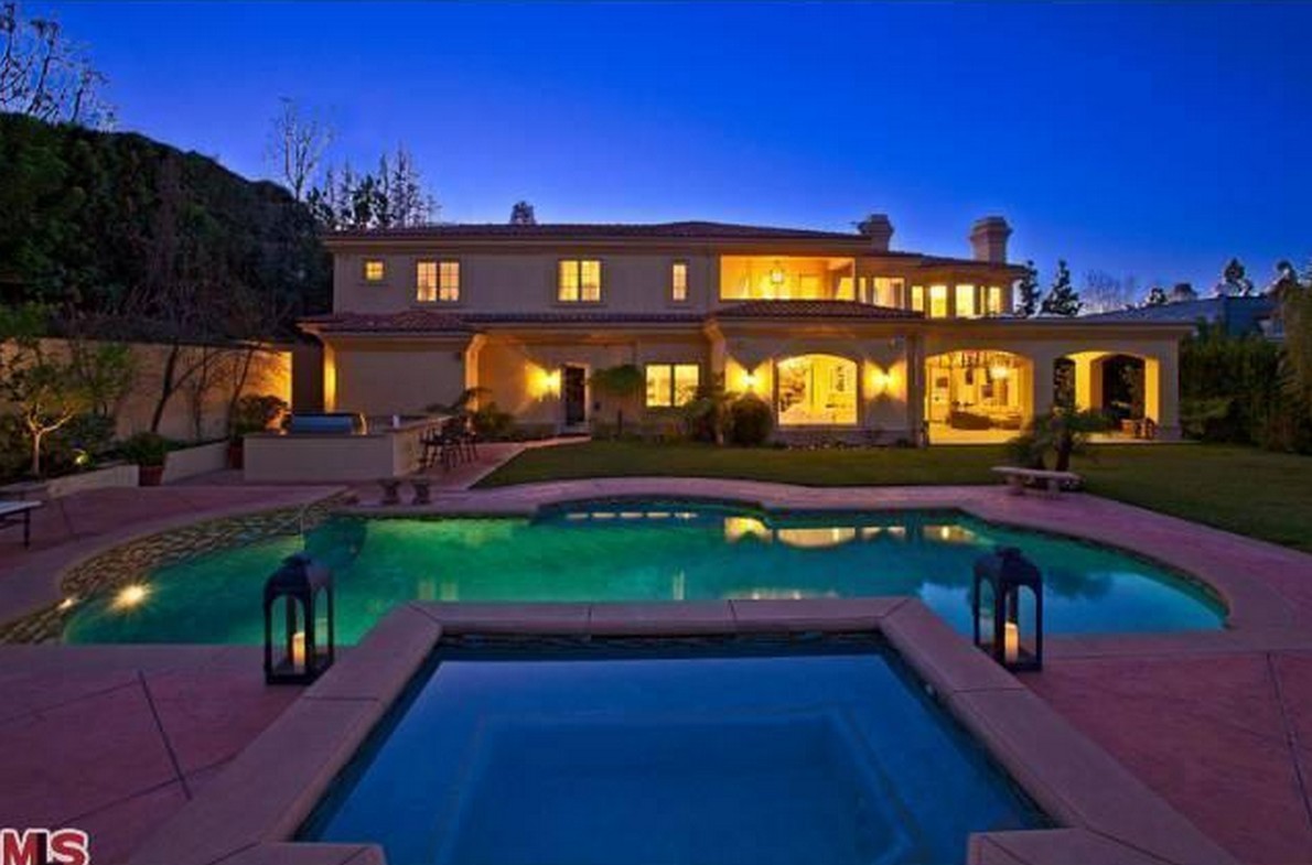 La lussuosa villa con piscina dell'attore a Los Angeles