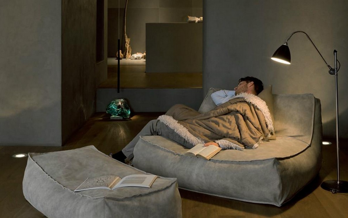 Un modello di divano comodo per il soggiorno