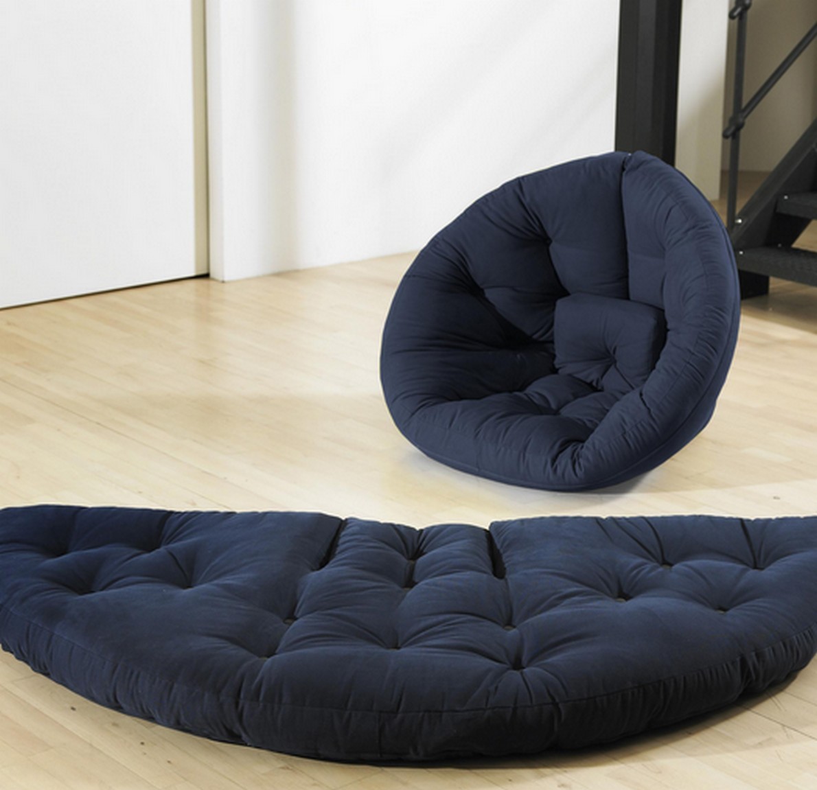 Una sedia dal design moderno 