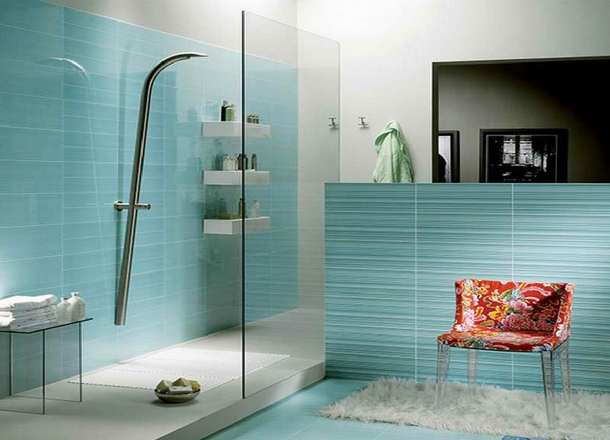 Doccia moderna in un bagno di design