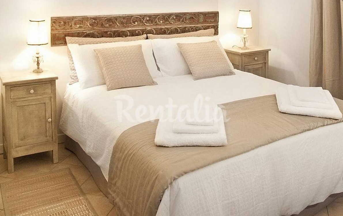 La stanza da letto del monolocale in affitto a Bologna