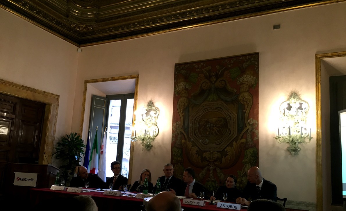 I pro e contro di investire nel settore immobiliare italiano