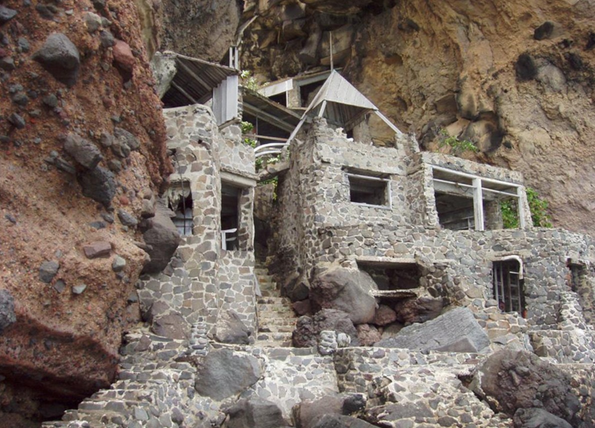 La casa nella roccia, oggi abbandonata