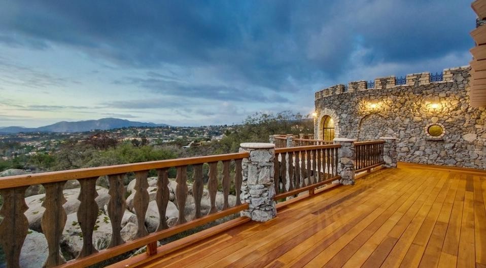 La casa ispirata a una fortezza medievale 