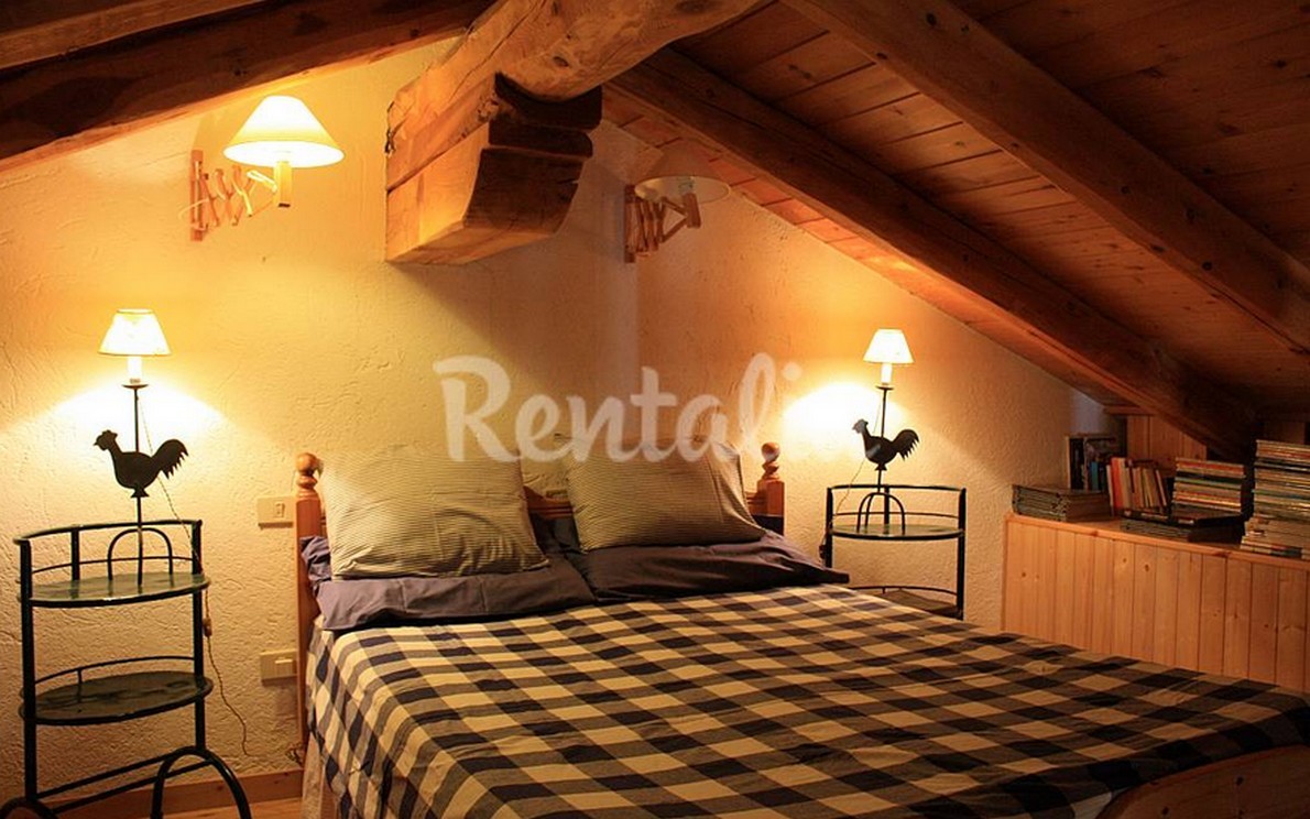 Camera da letto della baita in montagna