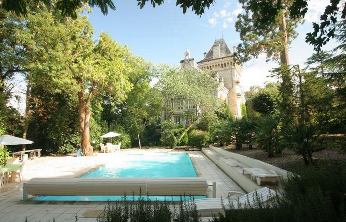 La piscina della casa francese