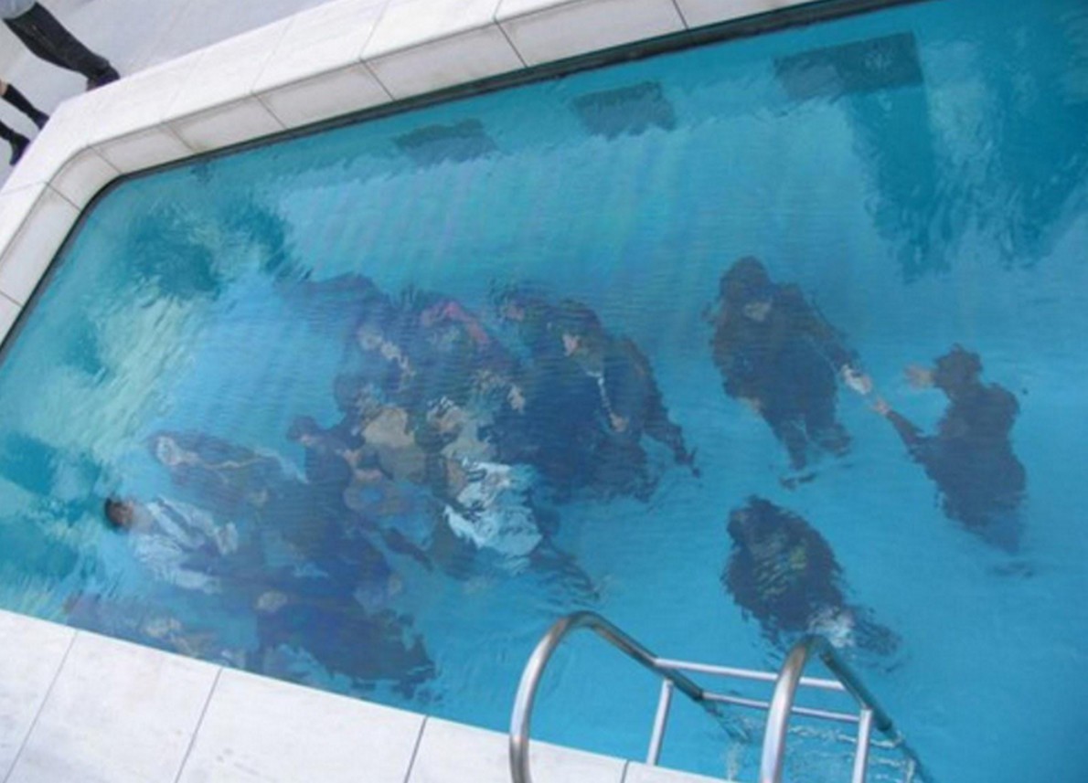 La piscina realizzata dall'artista argentino