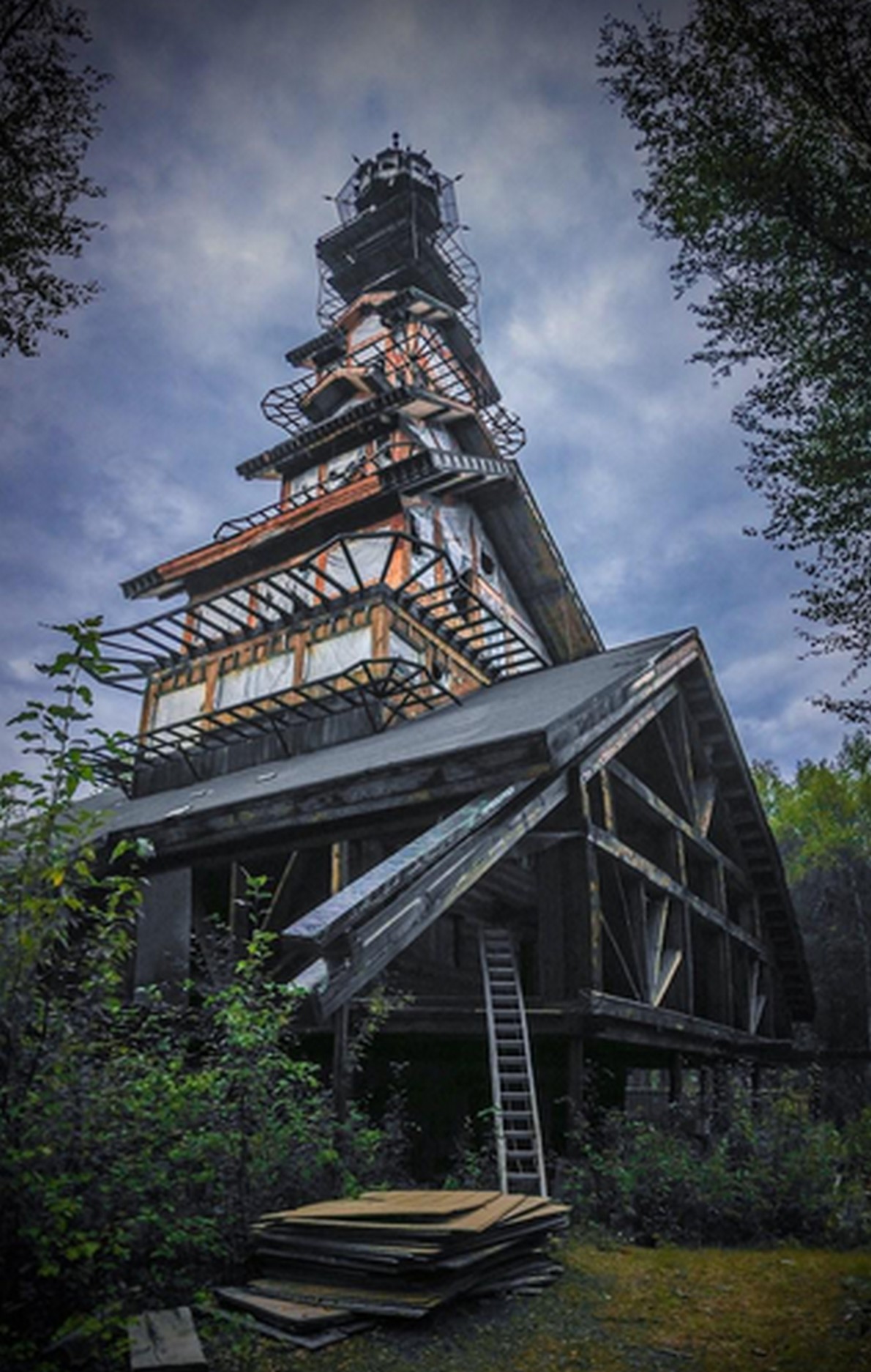 La casa sviluppatasi in altezza negli anni