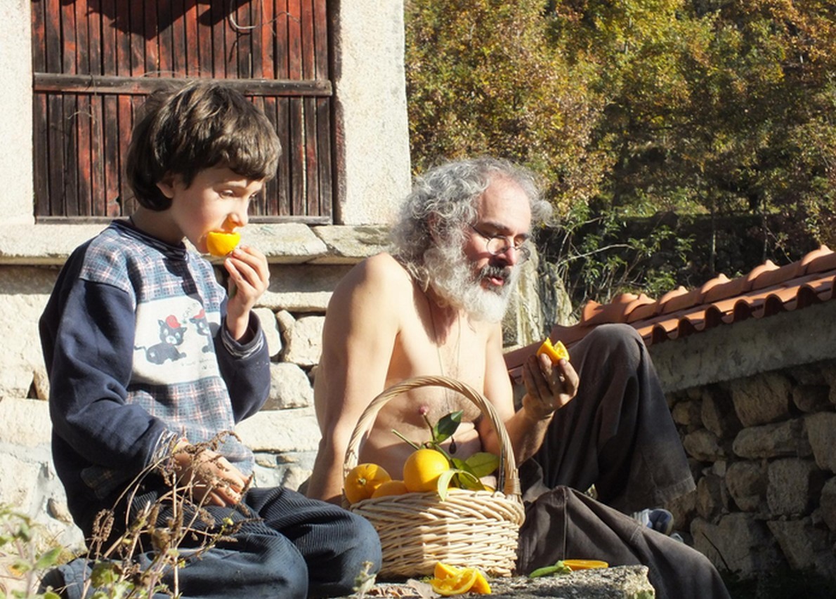 Membri della comunità dell'ecovillaggio