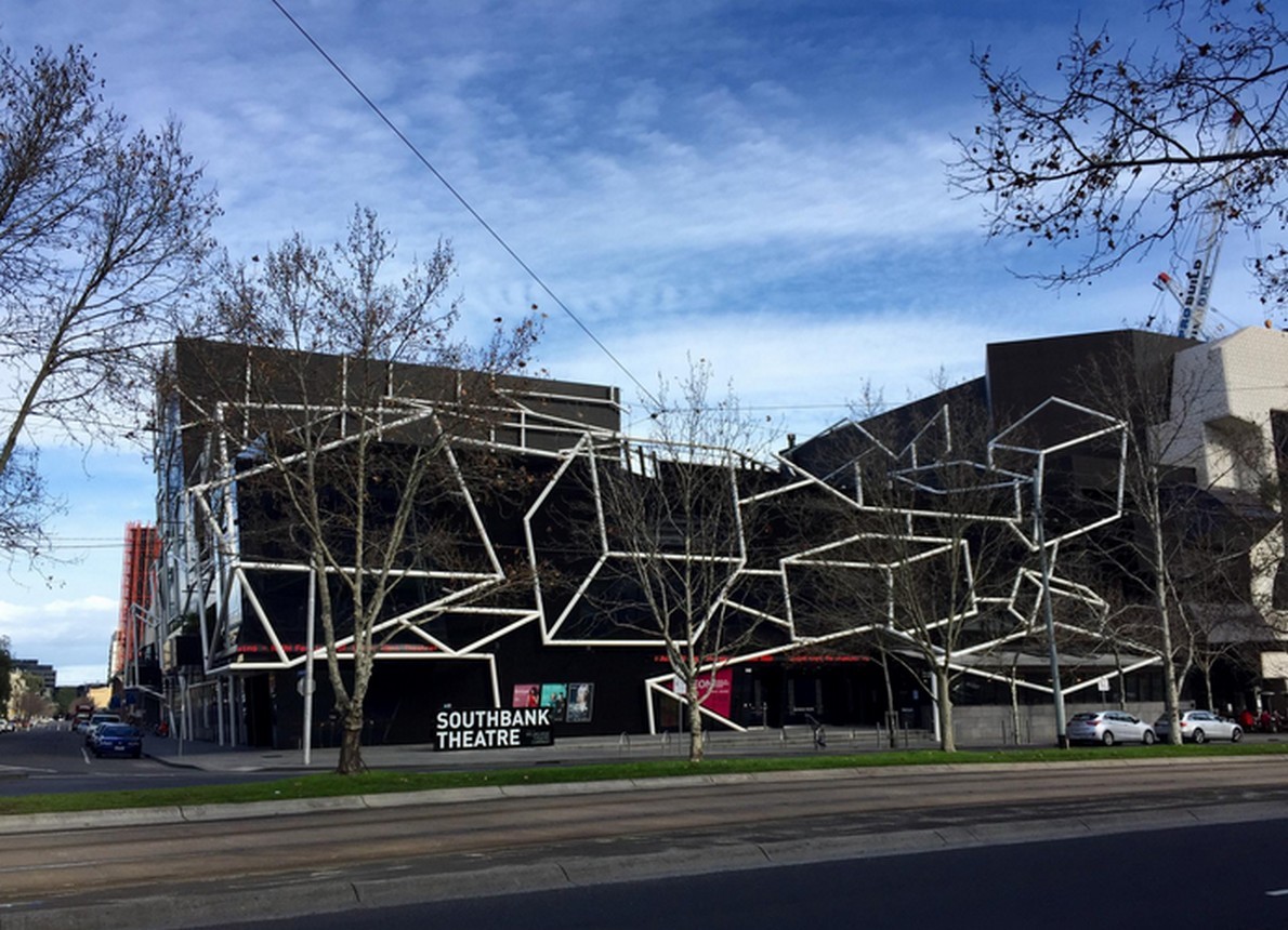 10 edifici multicolor che riflettono la geometria della natura (Fotogallery)