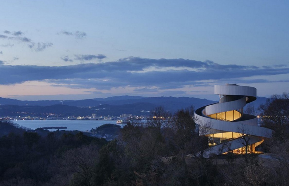 10 edifici multicolor che riflettono la geometria della natura (Fotogallery)