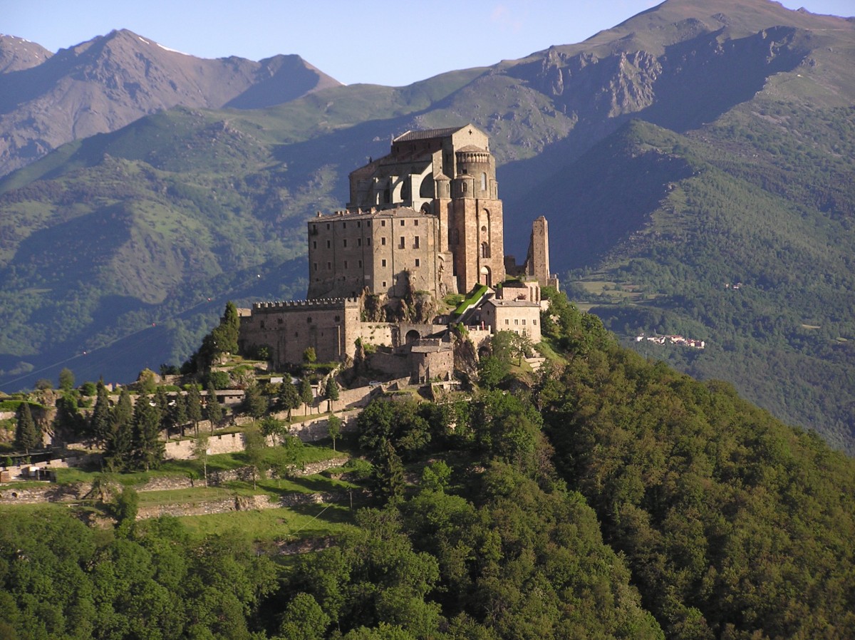 fonte( sito ufficiale sacra di san michele) Il Nome della Rosa, i luoghi che hanno ispirato il romanzo di Umberto Eco