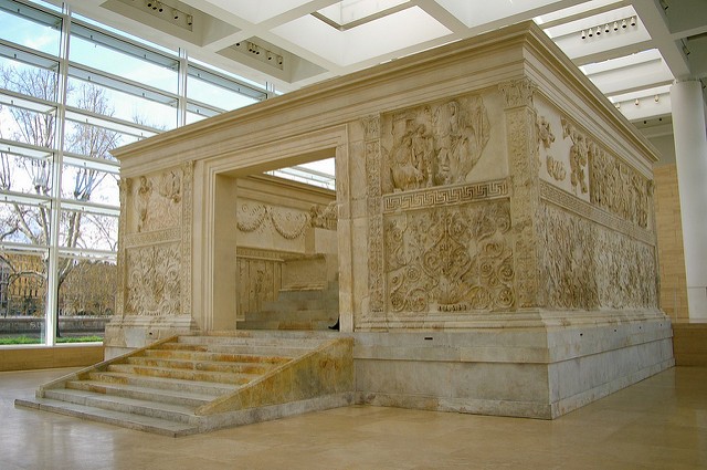 l'Ara Pacis a Roma