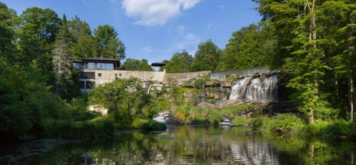 Casa di lusso con cascata