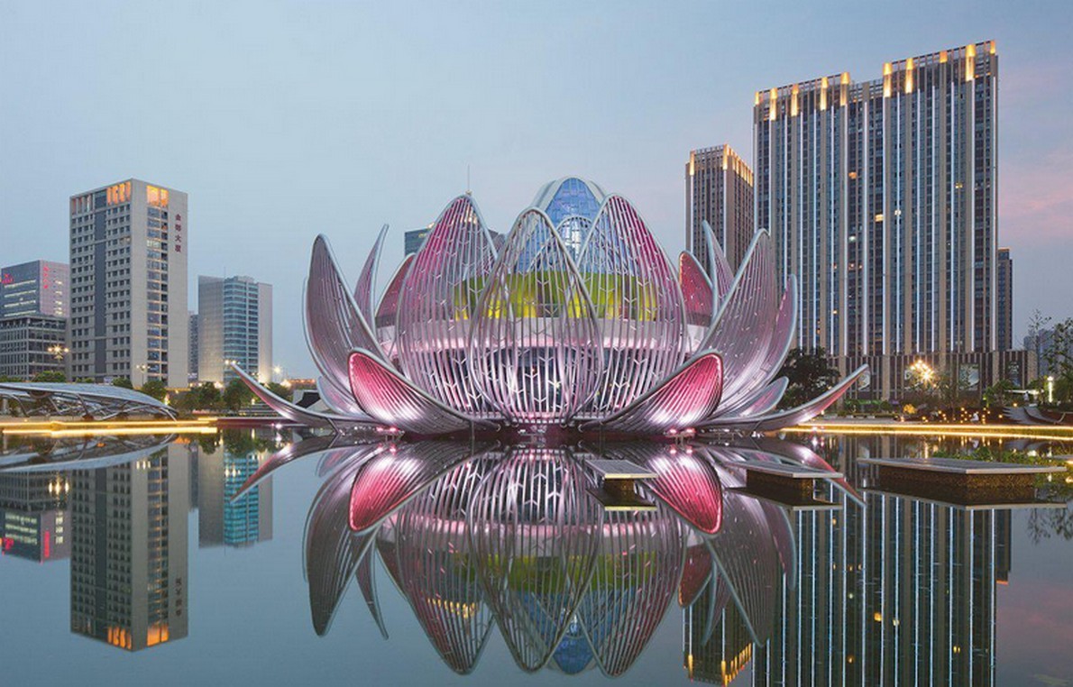 Edificio con forma di fiore di loto