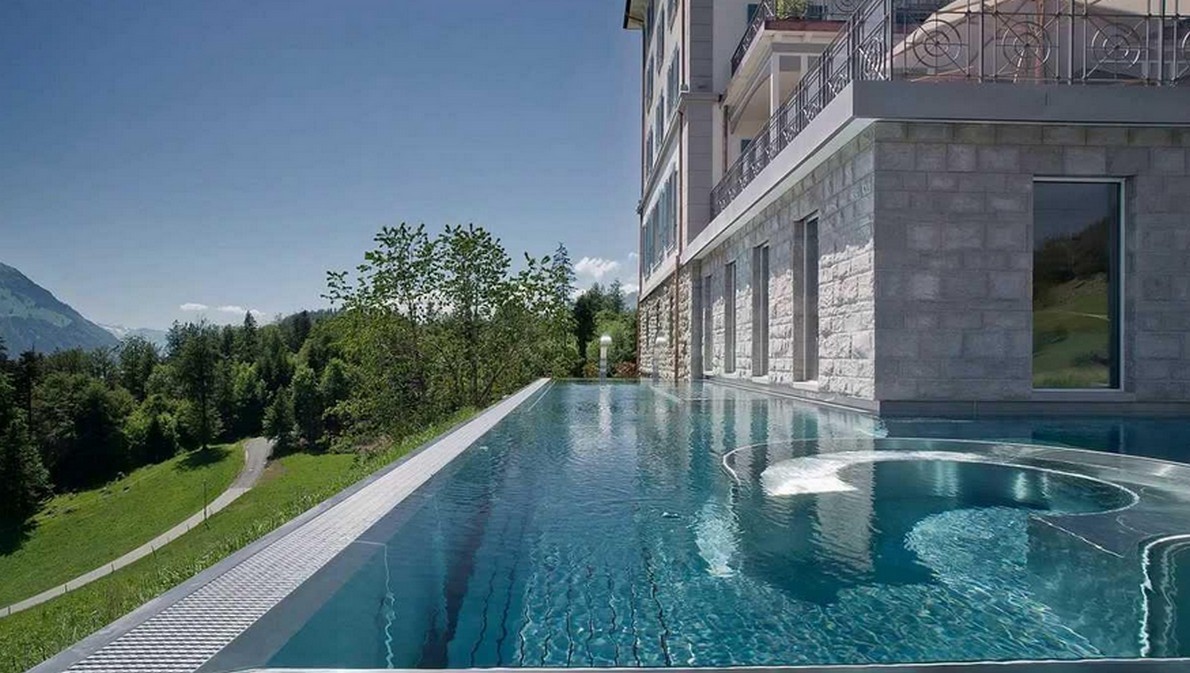 Hotel di lusso con piscina in Svizzera