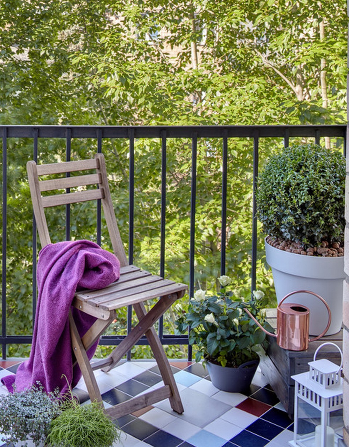 Come scegliere colori, materiali e mobili per far sembrare più grande un piccolo appartamento