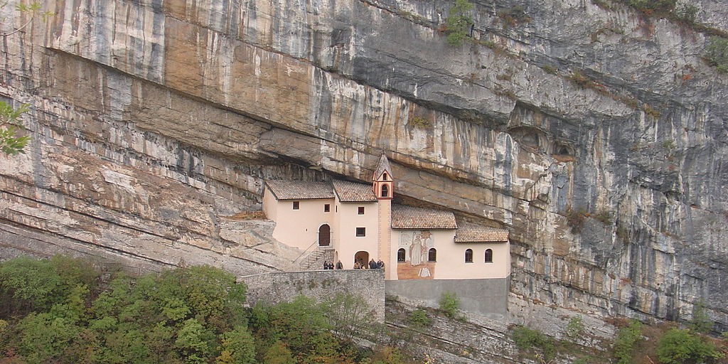 Gli 8 eremi più belli d'italia Eremo di San Colombano