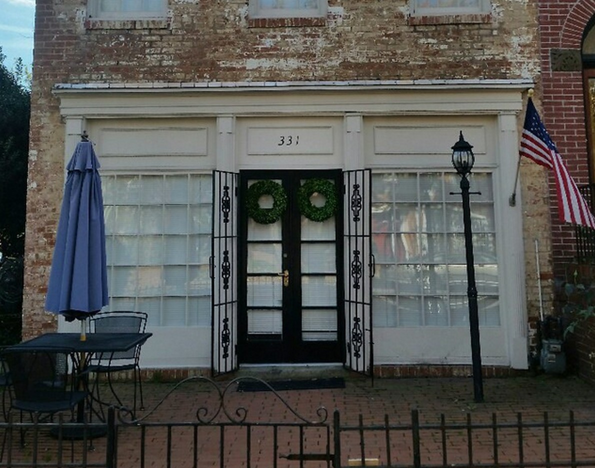 L’incredibile storia del quartiere dove tutti i negozi sono stati trasformati in case di lusso (Fotogallery)