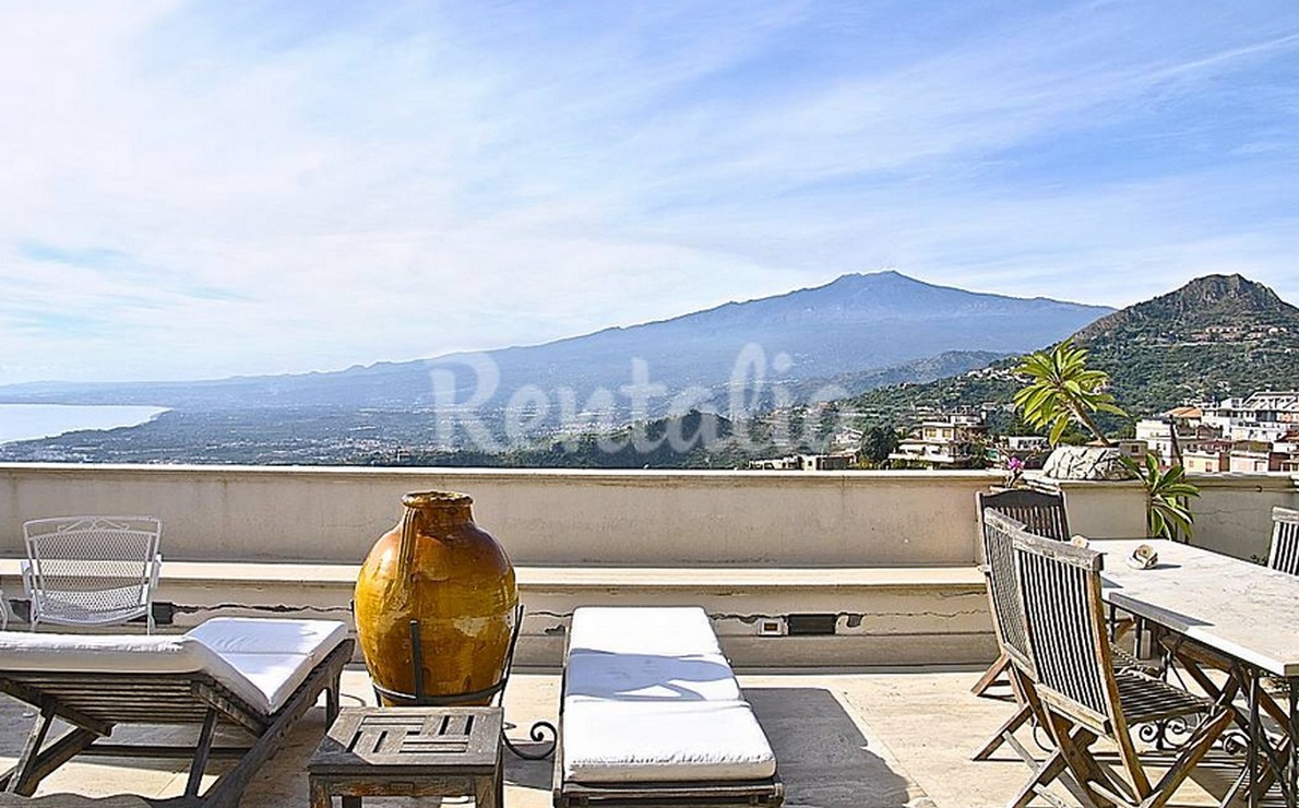 Un appartamento a Taormina per scoprire la magia della Sicilia (Fotogallery)