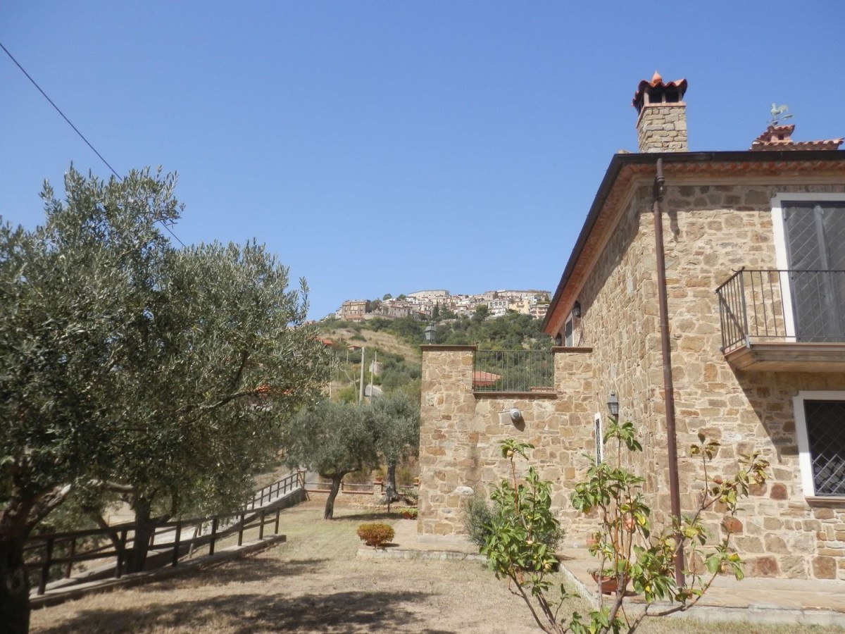 Case al bacio nei borghi più belli d’Italia